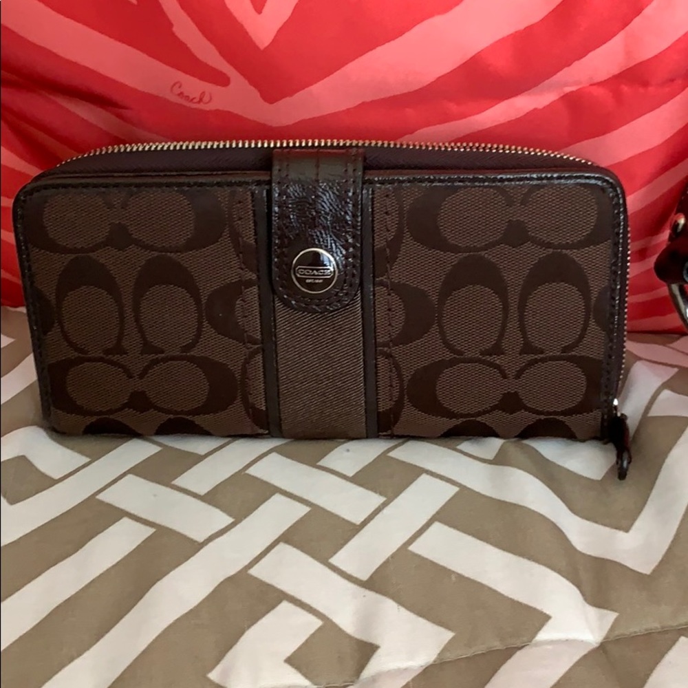 Coach signature Dark brown wallet.
